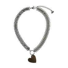 Load image into Gallery viewer, Wavy Heart Choker